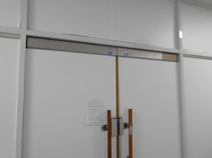 115호 출입문 안내문 부착