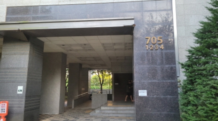 공동현관 출입문