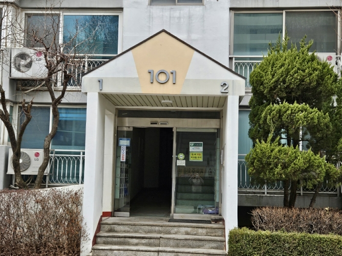 10동 1층 출입구