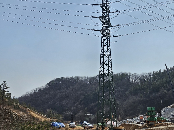 기호(2)서측 경계 송전탑 주위환경