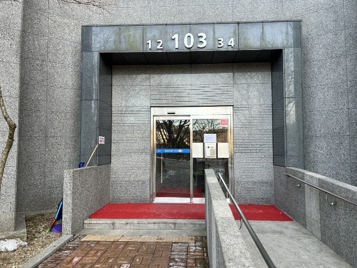 본건 소재 공동현관 2