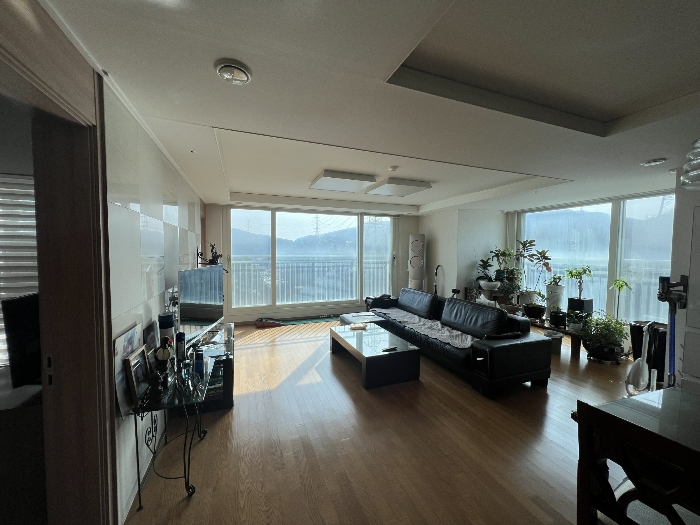 본건 내부(거실)