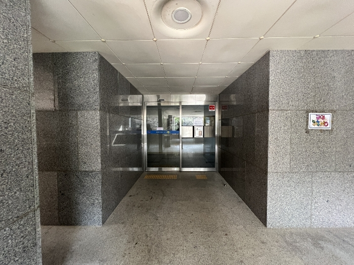 본건 소재 공동현관 1