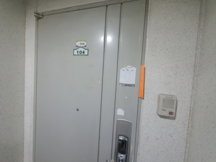 104호 현관