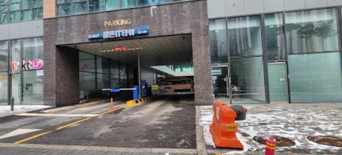 주차장 입구