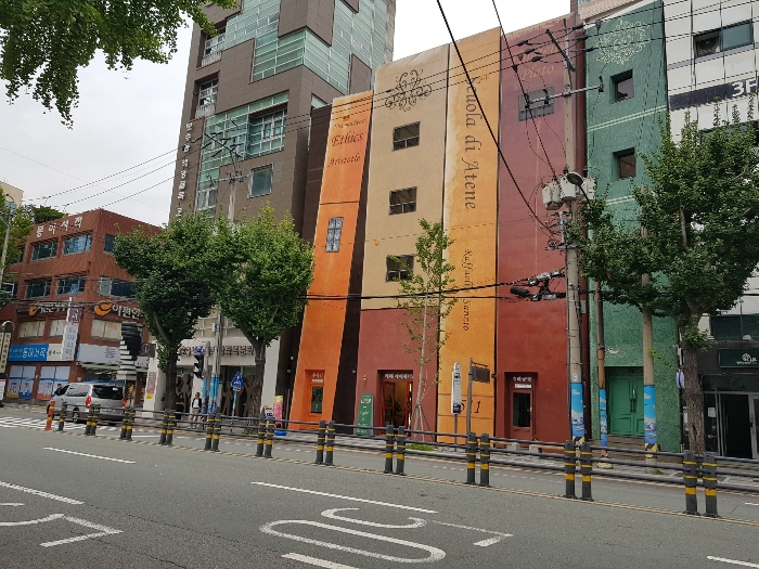 [본건 및 주변 전경 (남동 → 북서)]