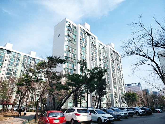 본건 제1215동 전경