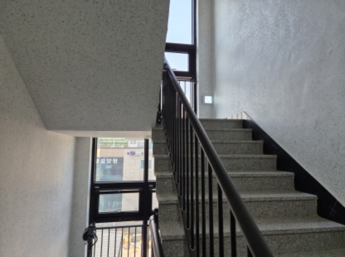 옥상 계단 (1)