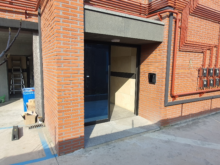 1층 공동출입구 전경