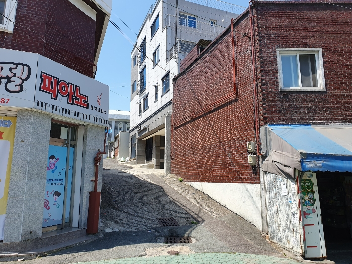 본건 동측 전경