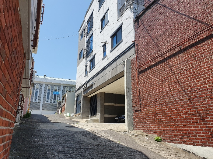 본건 동측 전경