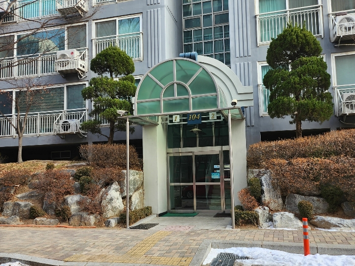 [본건 공동현관]