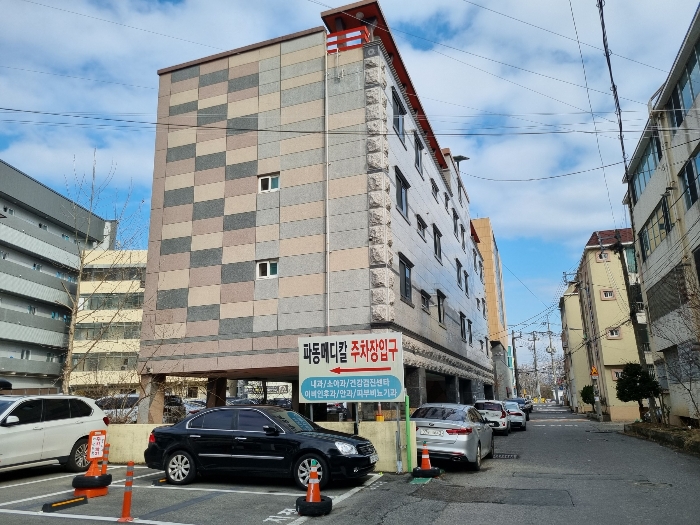 본건 및 부근 전경 - 본건 남동측에서 촬영