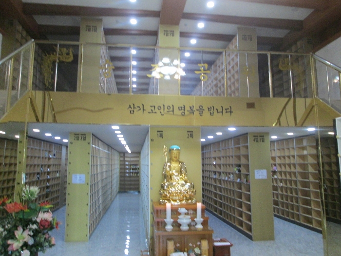 1층 봉안실(좌측, 중2층 부분)