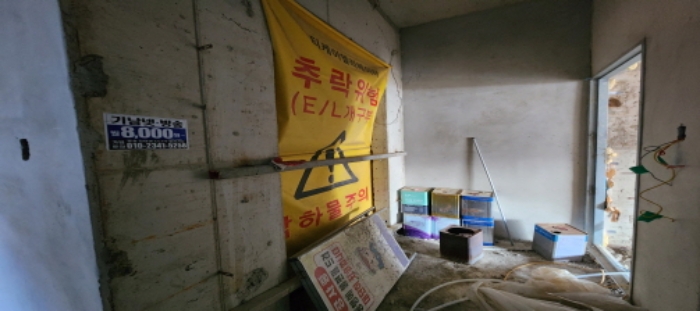 목록1 지상 다세대주택 승강기실 앞 전경