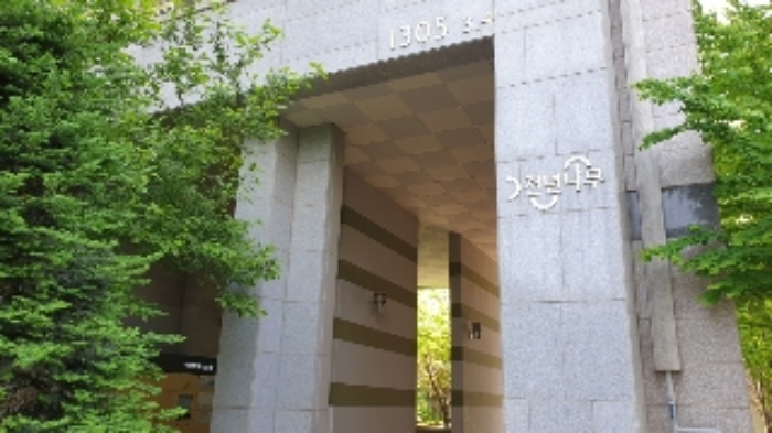 목록1 부동산 1305동 공동출입구 전경