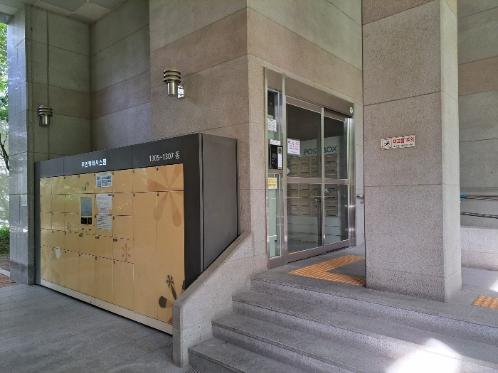 1305동 공동출입문
