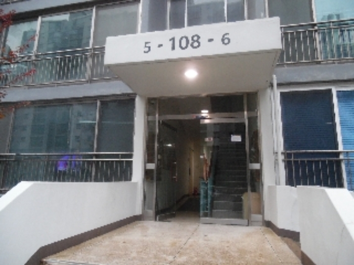 공동 현관문의 모습