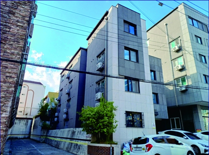 본건 전측면 전경