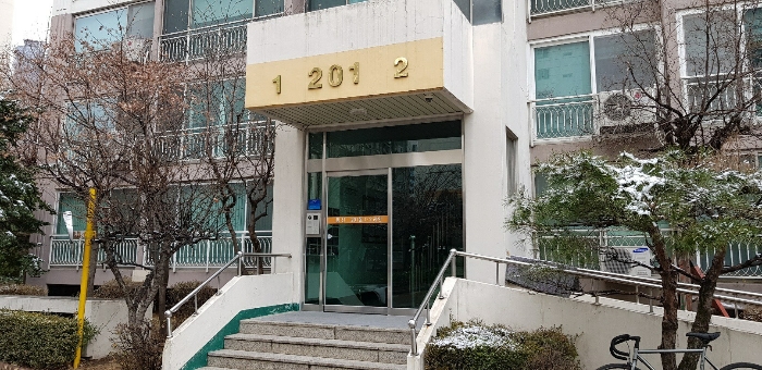 201동 1-2호 라인 출입구