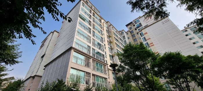 본건 아파트 단지 전경