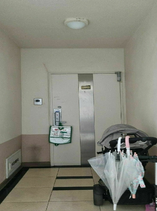 본건 707호 현관 전경