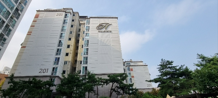 본건 아파트 101동 건물 전경