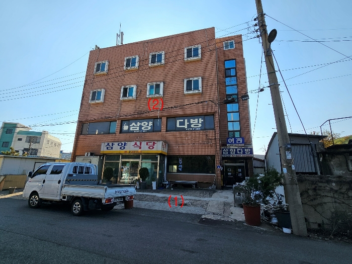 북동측에서 본 본건전경