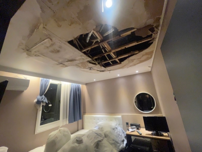 10. 본건 건물 기호(2) 일부 배관 누수 부분