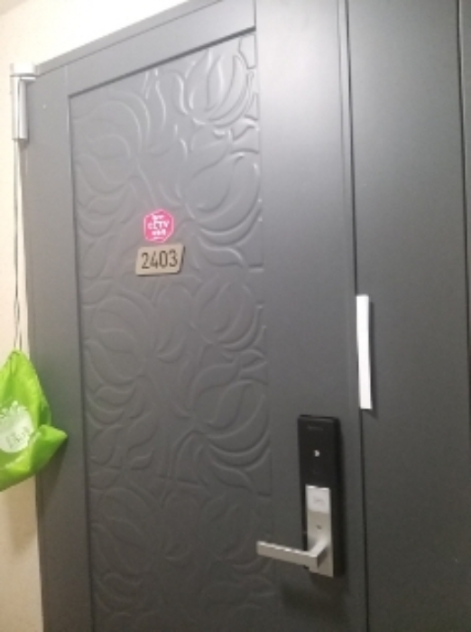 2403호 세대 출입문