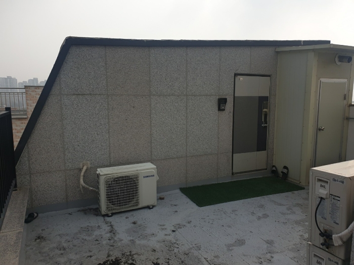 본건 옥탑 1층 및 제시외건물 ㉠