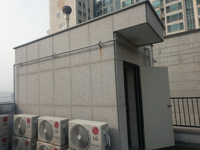 본건 옥탑 1층 계단실