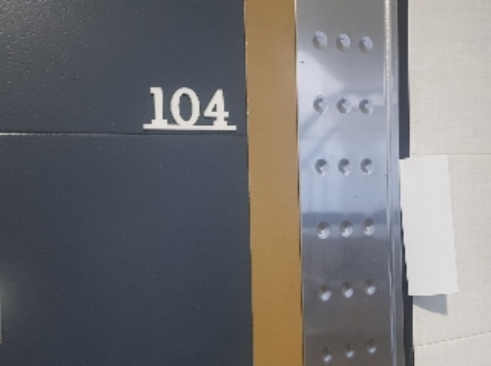 세대현관문(104호)