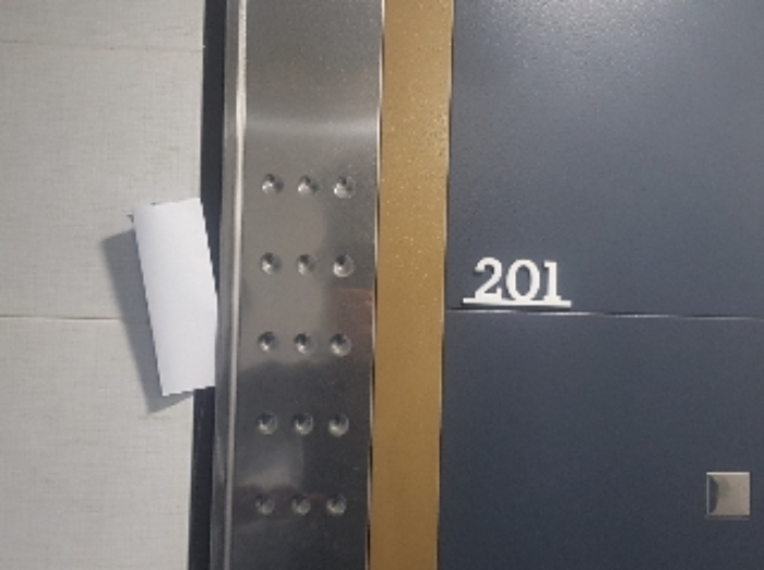 세대현관문(201호)