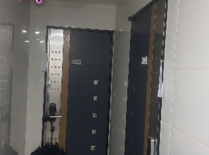 세대현관문(203호 및 204호)