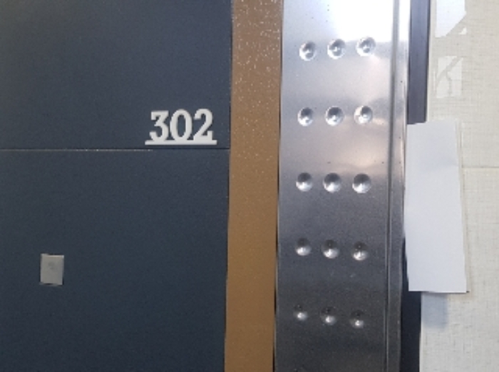세대현관문(302호)