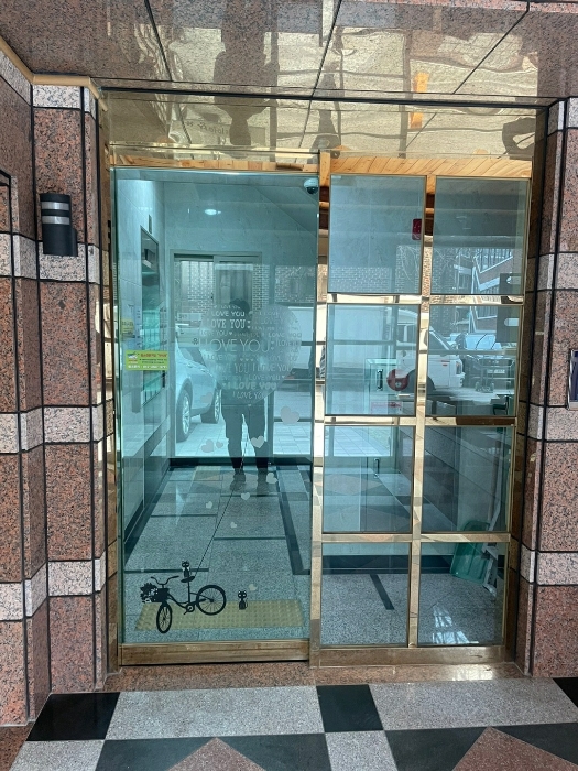 공동현관 출입문