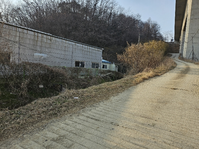 본건 동측 경계 주위환경