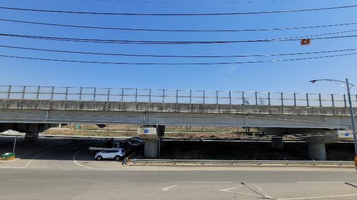 본건 동측 주위