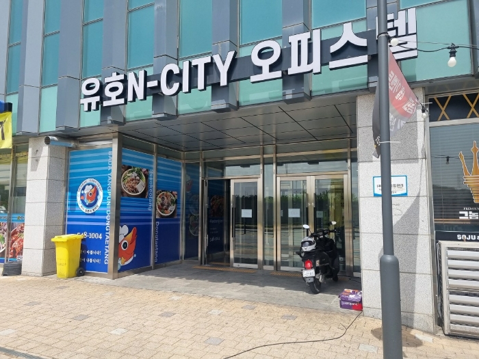 본건 출입구