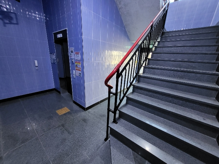 1층 내부(계단실)