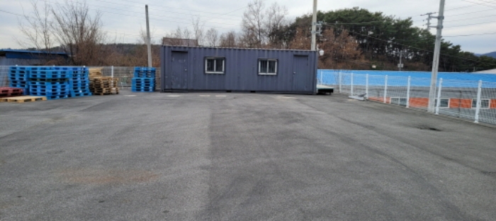 공장 마당 내 제시외 컨테이너 1동 (소유자 사용)