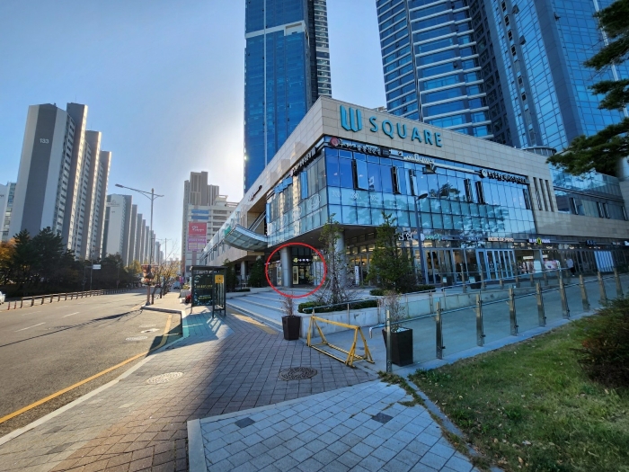 스퀘어동 남동측->북동측 전경 및 접면도로 전경 1’>      </div>
<div style=