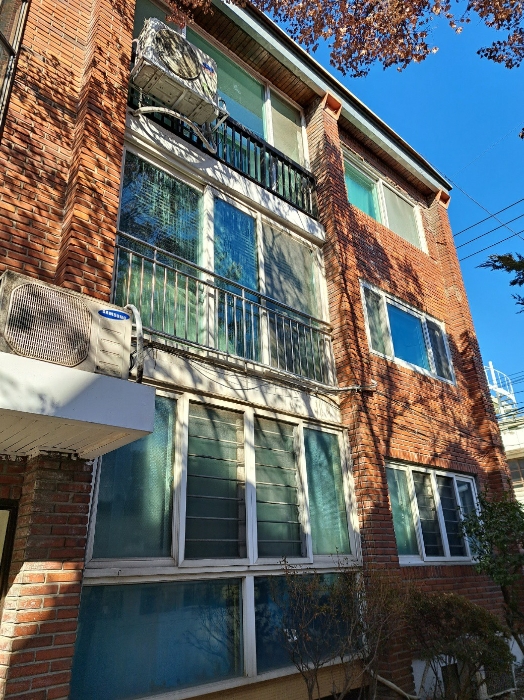 건물 및 본건 전경