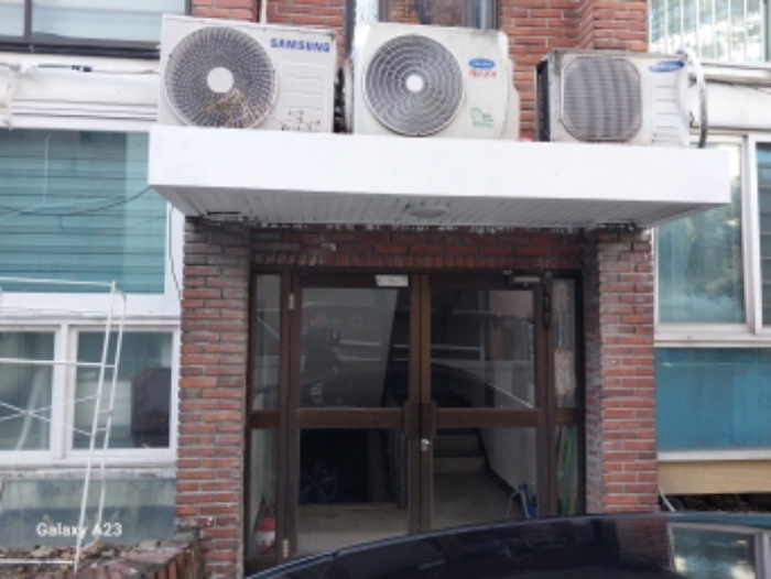 위 목적물의 공동출입문