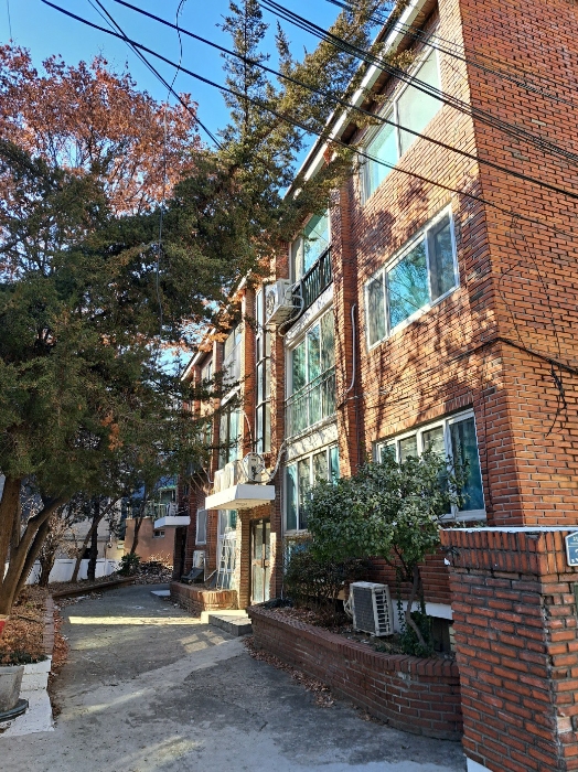 건물 및 본건 전경