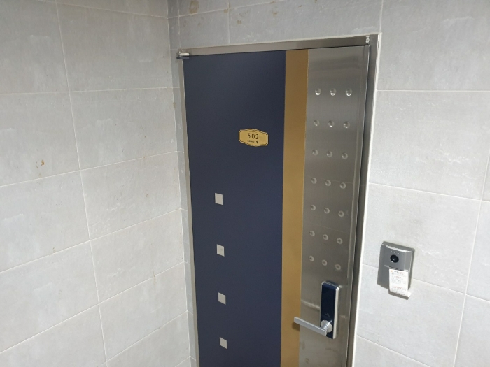 제시외 건물(ㄴ) 현관문