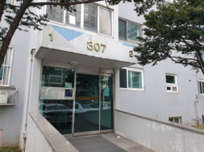 1,2호 공동 출입문