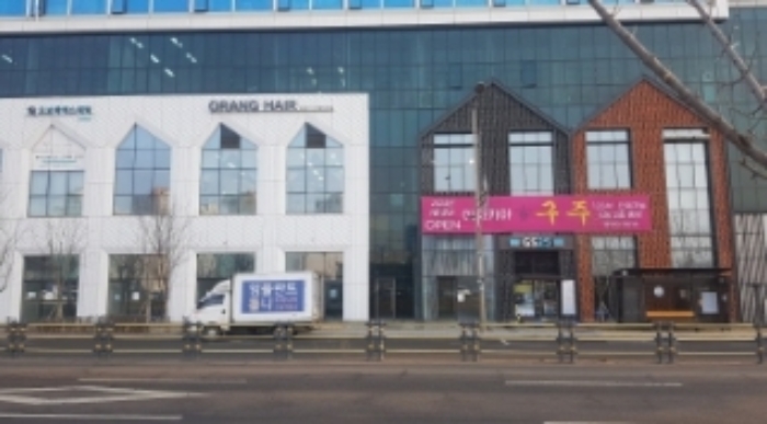 B동 출입구