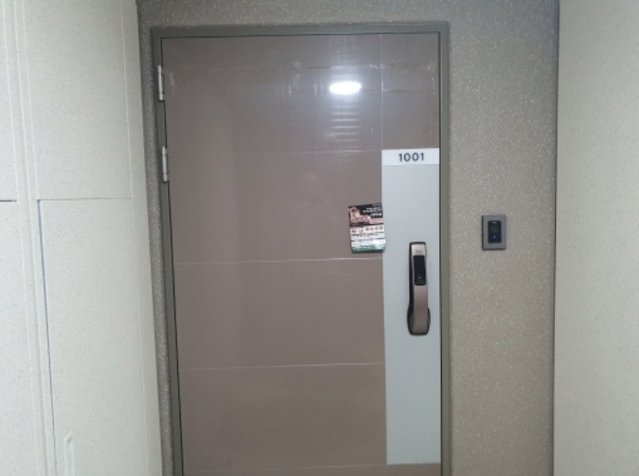 1001호 현관